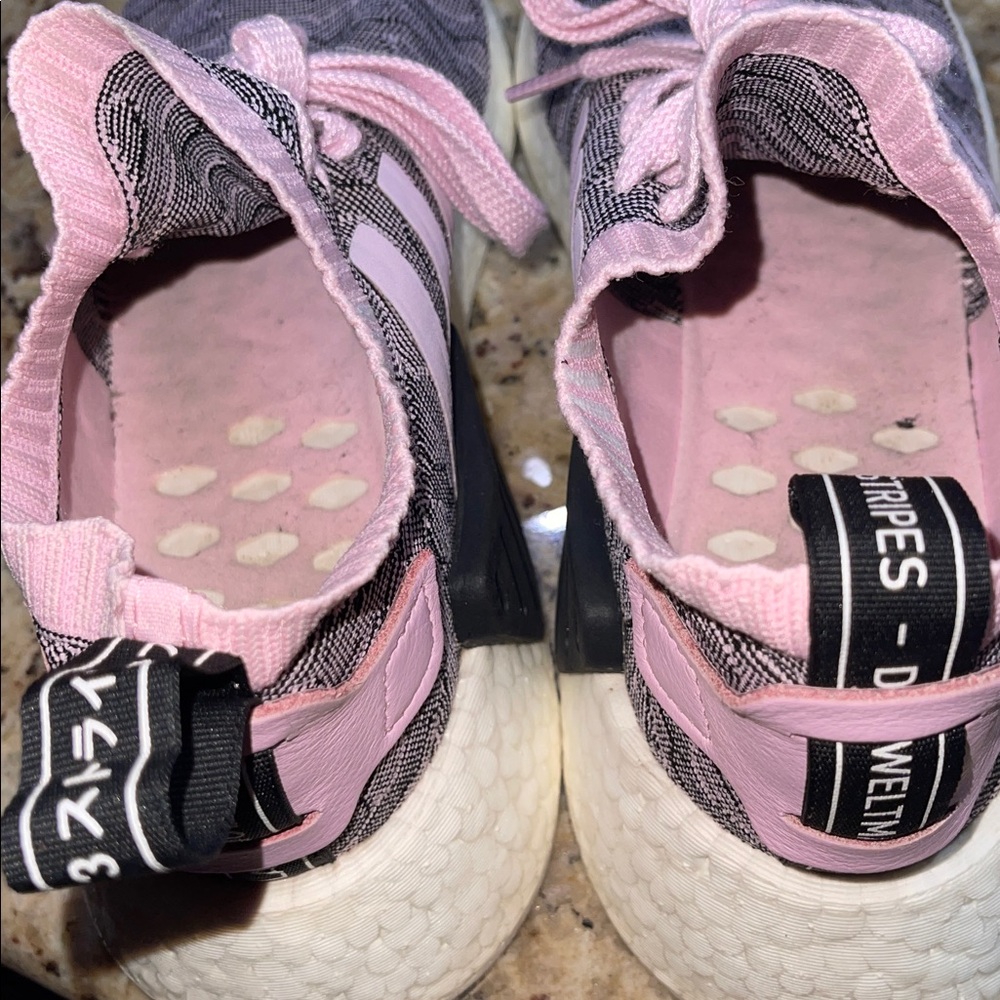 Adidas NMD R2 - Picture 9 of 10